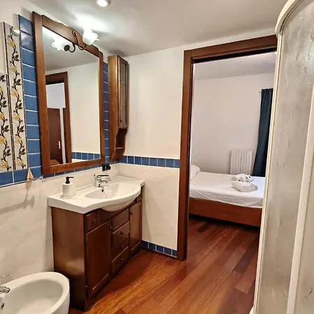 Center Urban Apt, Ac, Wifi, Metro M3 Duomo דירה