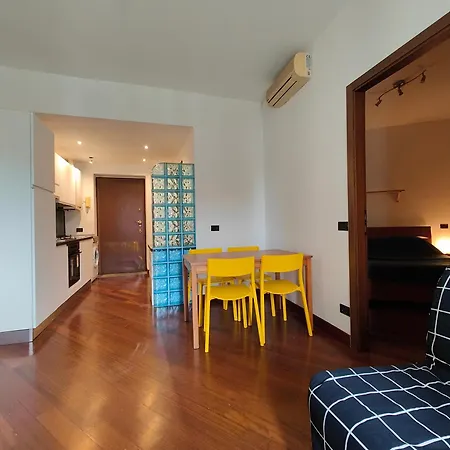 Center Urban Apt, Ac, Wifi, Metro M3 Duomo דירה