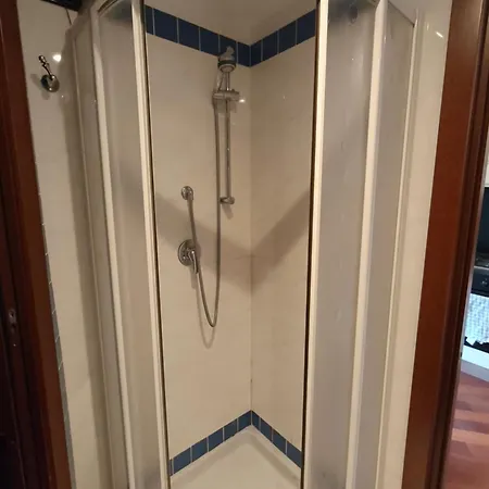 Center Urban Apt, Ac, Wifi, Metro M3 Duomo דירה *