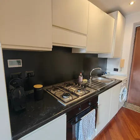 Center Urban Apt, Ac, Wifi, Metro M3 Duomo דירה מילאנו