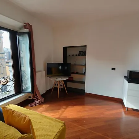 Center Urban Apt, Ac, Wifi, Metro M3 Duomo דירה מילאנו