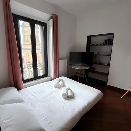 Center Urban Apt, Ac, Wifi, Metro M3 Duomo דירה *